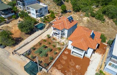 CB ARDENDEN ANTALYA KAŞ AĞULLUDA 2 KATLI BAHÇELİ SATILIK EV