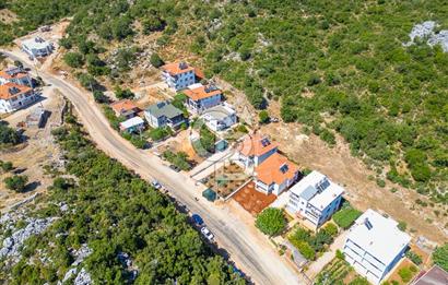 CB ARDENDEN ANTALYA KAŞ AĞULLUDA 2 KATLI BAHÇELİ SATILIK EV