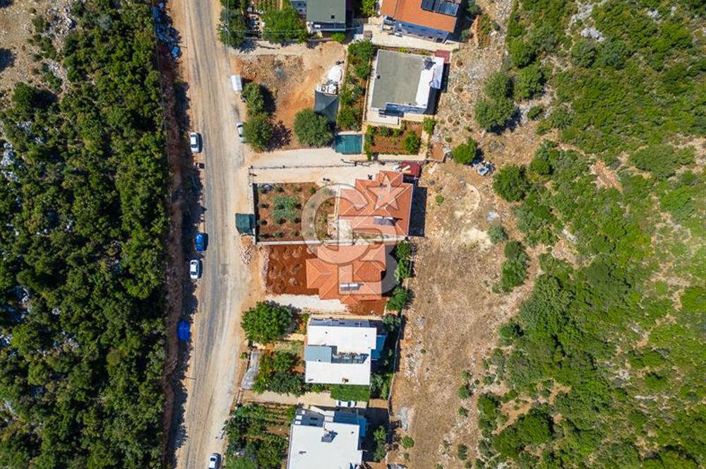 CB ARDENDEN ANTALYA KAŞ AĞULLUDA 2 KATLI BAHÇELİ SATILIK EV