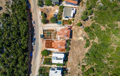 CB ARDENDEN ANTALYA KAŞ AĞULLUDA 2 KATLI BAHÇELİ SATILIK EV