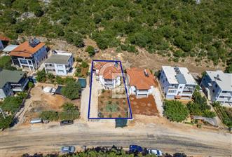 CB ARDENDEN ANTALYA KAŞ AĞULLUDA 2 KATLI BAHÇELİ SATILIK EV