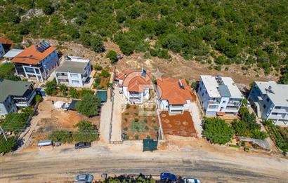 CB ARDENDEN ANTALYA KAŞ AĞULLUDA 2 KATLI BAHÇELİ SATILIK EV