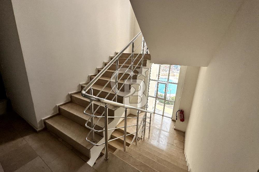 İZMİR, BAYRAKLI OSMANGAZİ HAVUZLU SİTEDE EŞYALI KİRALIK 2+1 DAİRE