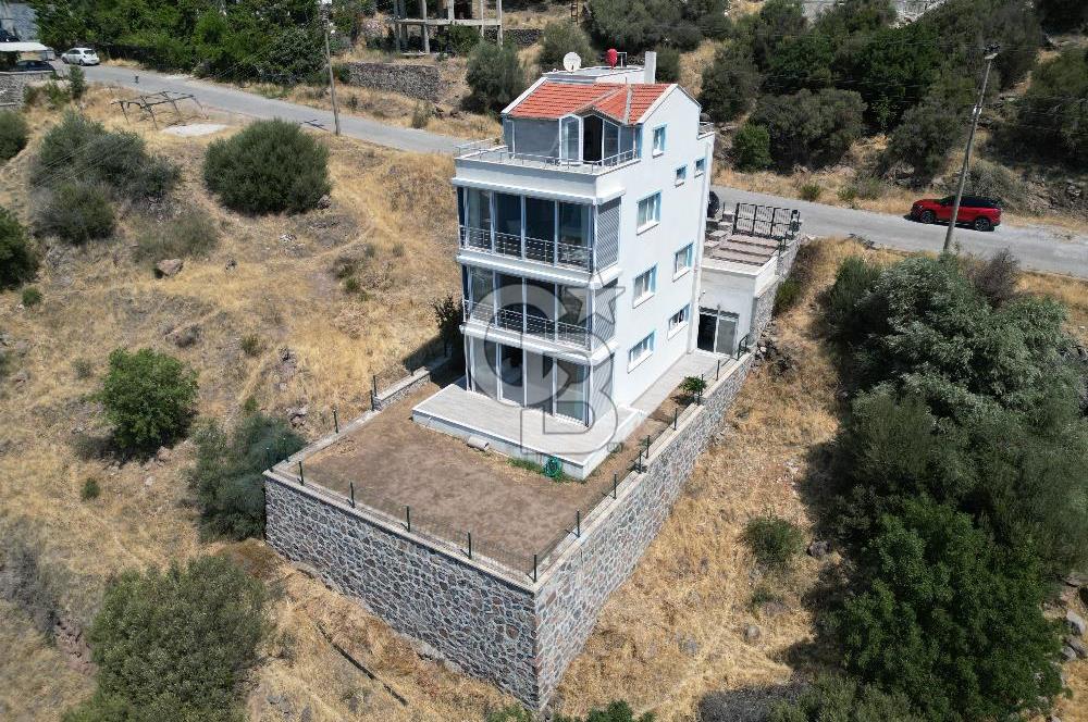 Egenin İncisi Çandarlı da Panoramik Deniz Manzaralı 4+1 Villa