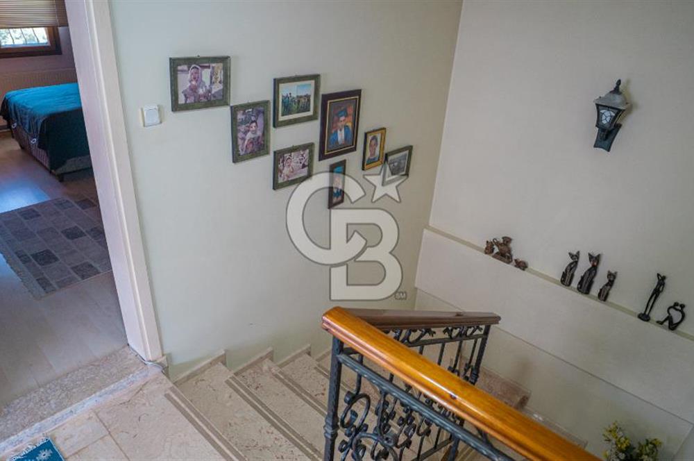 Güzelbahçe Siteler Mahallesinde 4+1 Tripleks Villa