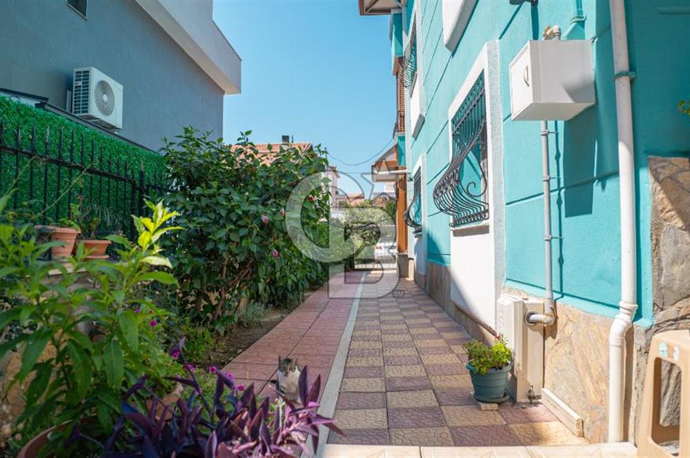 Güzelbahçe Siteler Mahallesinde 4+1 Tripleks Villa