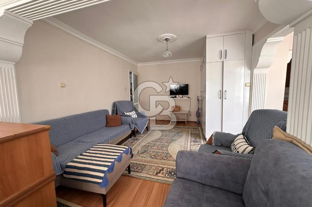 Çatalçeşme'de Cadde Üstü Satılık 2+1 90M² Daire