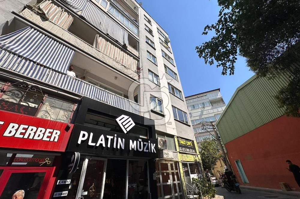 Çatalçeşme'de Cadde Üstü Satılık 2+1 90M² Daire