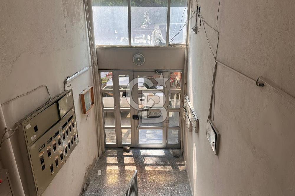 Çatalçeşme'de Cadde Üstü Satılık 2+1 90M² Daire
