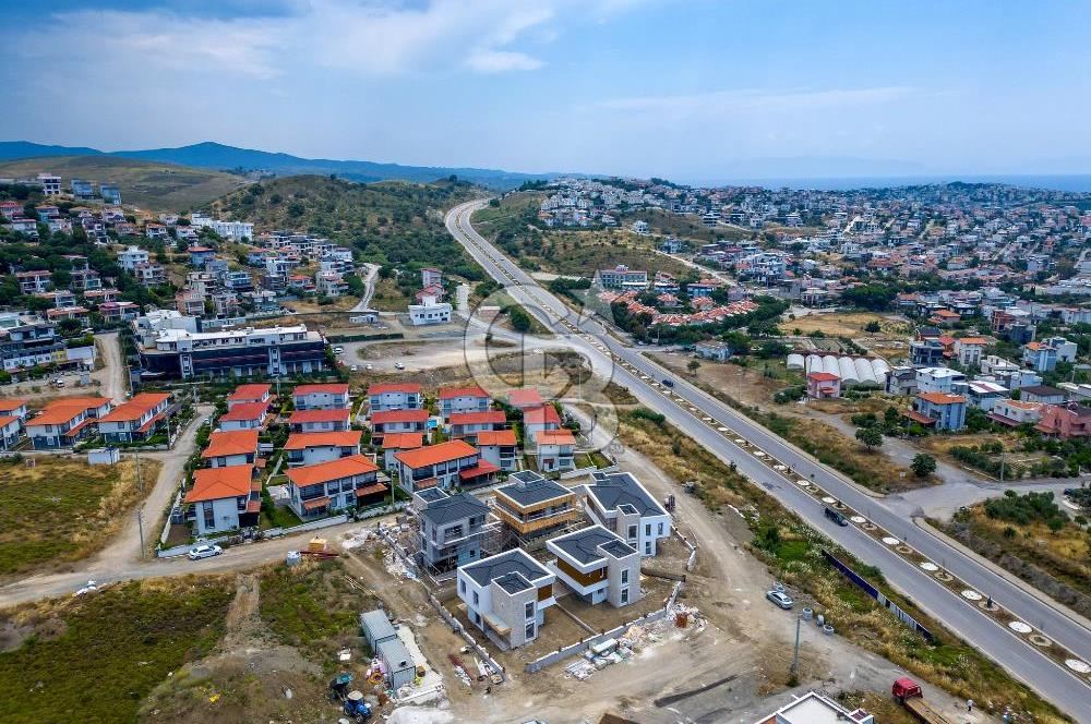 SEFERİHİSAR AKARCA DENİZ MANZARALI 4+1 SATILIK VİLLA