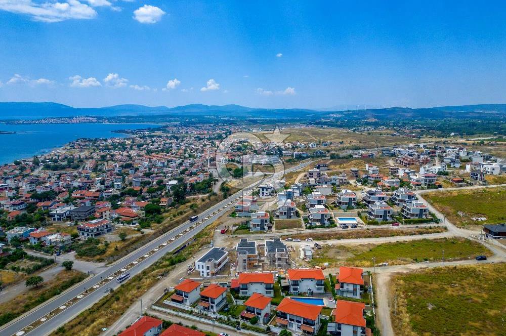 SEFERİHİSAR AKARCA DENİZ MANZARALI 4+1 SATILIK VİLLA