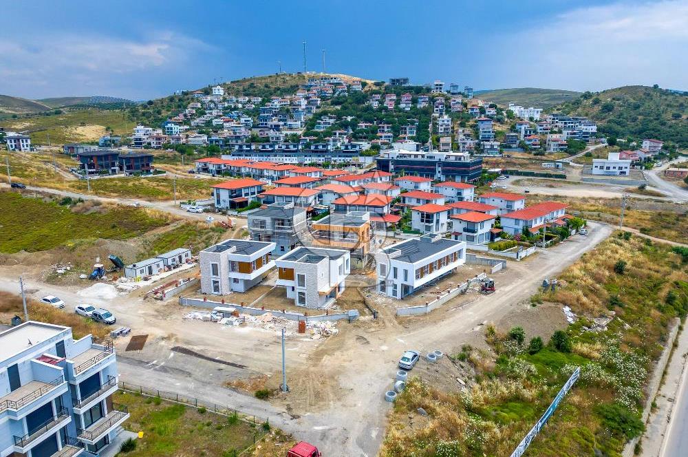 SEFERİHİSAR AKARCA DENİZ MANZARALI 4+1 SATILIK VİLLA