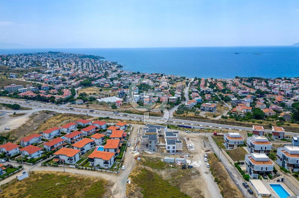 SEFERİHİSAR AKARCA DENİZ MANZARALI 4+1 SATILIK VİLLA