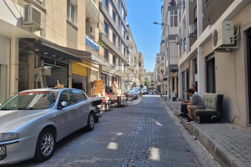 Karşıyaka Donanmacı Mahallesinde Minibüs Durakları Karşıyaka Çarşıya 2dk Mesafede Satılık Sıfır 1+1
