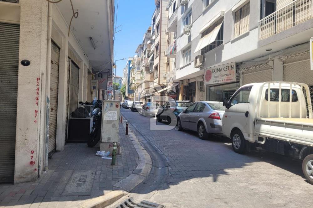 Karşıyaka Donanmacı Mahallesinde Minibüs Durakları Karşıyaka Çarşıya 2dk Mesafede Satılık Sıfır 1+1