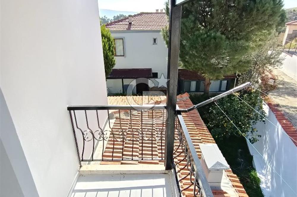 ESKİFOÇA DA HAVUZLU TADİLATLI FULL EŞYALI KİRALIK VİLLA