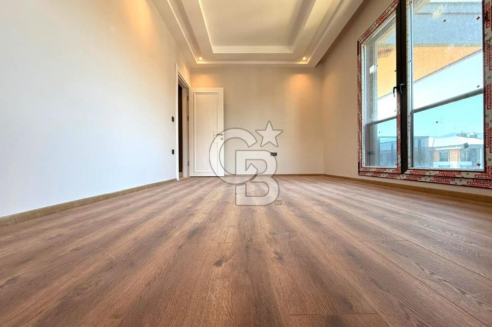 EDREMİT CENNETAYAĞI'NDA HAVUZ MANZARALI 4+1 ULTRA LÜKS DAİRE