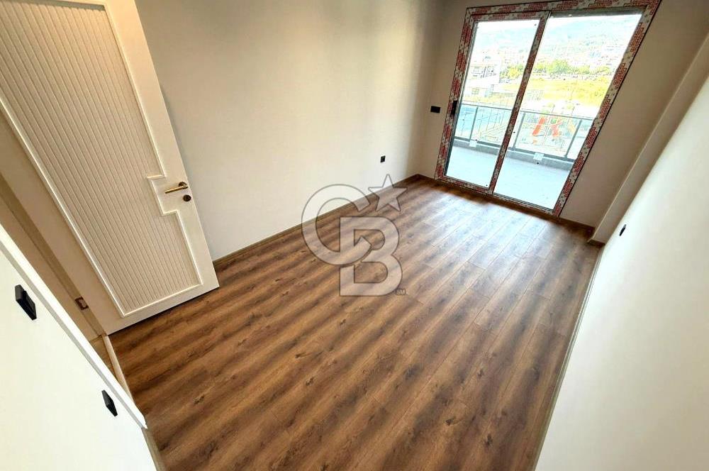 EDREMİT CENNETAYAĞI'NDA HAVUZ MANZARALI 4+1 ULTRA LÜKS DAİRE