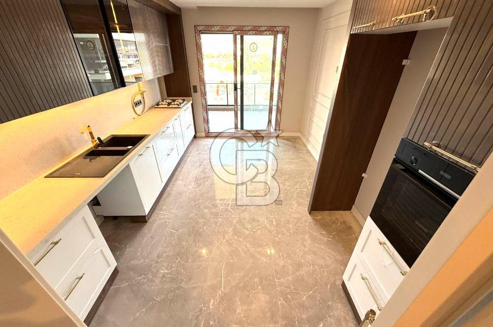 EDREMİT CENNETAYAĞI'NDA HAVUZ MANZARALI 4+1 ULTRA LÜKS DAİRE