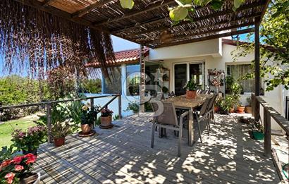 Urla Kalabak'ta Deniz Manzaralı Tam Müstakil 5+1 Villa Satılık