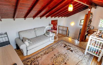 Urla Kalabak'ta Deniz Manzaralı Tam Müstakil 5+1 Villa Satılık