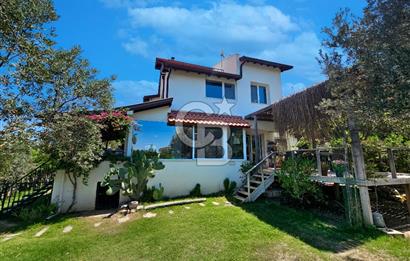 Urla Kalabak'ta Deniz Manzaralı Tam Müstakil 5+1 Villa Satılık