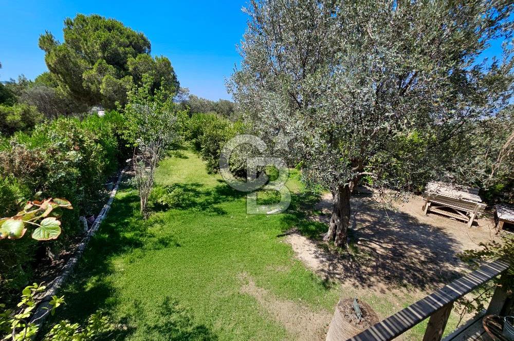 Urla Kalabak'ta Deniz Manzaralı Tam Müstakil 5+1 Villa Satılık