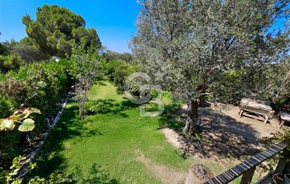 Urla Kalabak'ta Deniz Manzaralı Tam Müstakil 5+1 Villa Satılık