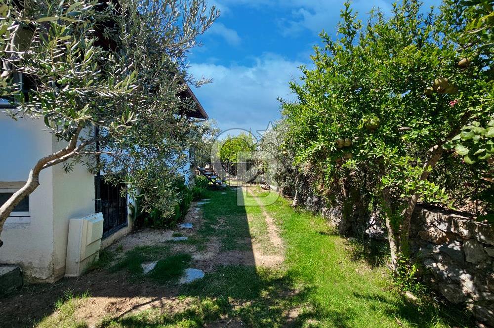 Urla Kalabak'ta Deniz Manzaralı Tam Müstakil 5+1 Villa Satılık