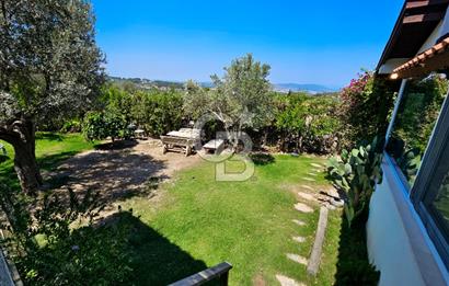 Urla Kalabak'ta Deniz Manzaralı Tam Müstakil 5+1 Villa Satılık