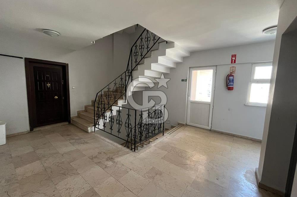 Kartal Esentepe Ünlüer sitesinde ara kat  kiralık daire