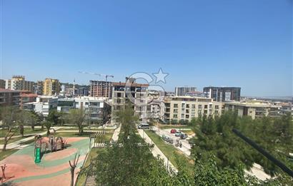 MENEMEN UĞURMUMCU'DA HASTAHANE YAKINI 3+1 EŞYALI PARK MANZARALI