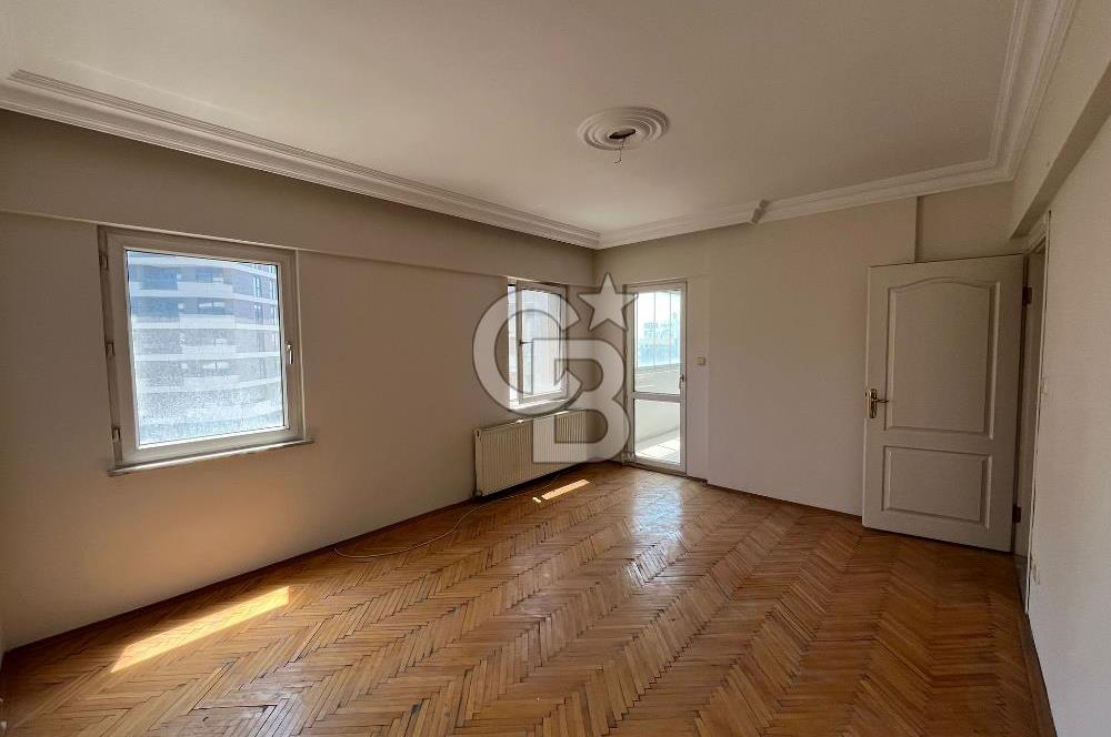 Kartal Esentepe Ünlüer sitesinde ara kat  kiralık daire