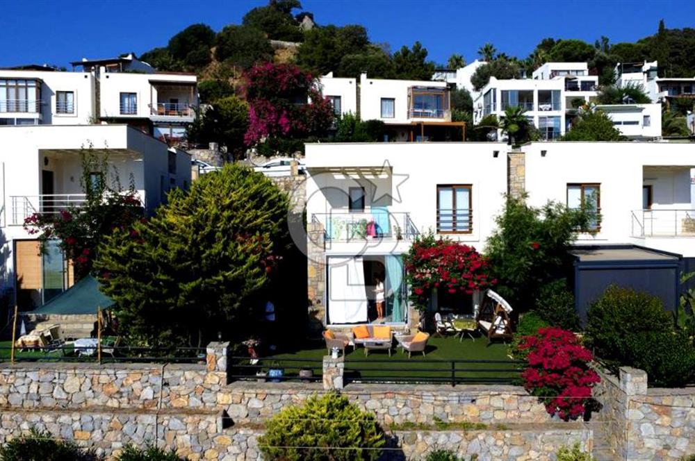 Gümüşlük Koyunbaba’da Deniz Manzaralı Bahçe Katı; Satılık Daire