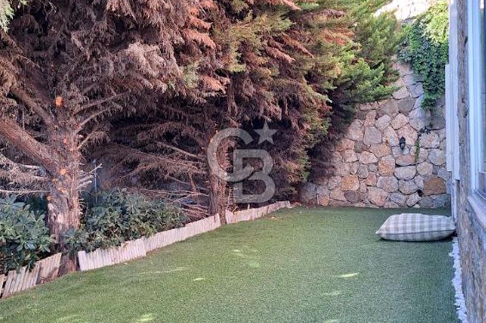 Gümüşlük Koyunbaba’da Deniz Manzaralı Bahçe Katı; Satılık Daire