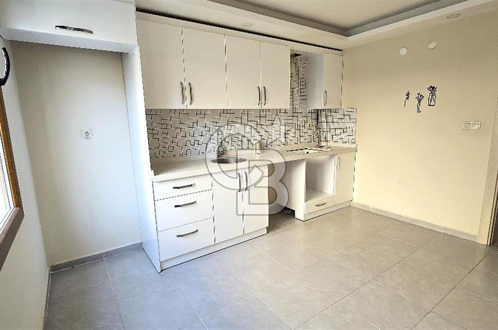 CUMHURİYET İLKOKULU KARŞISI MERKEZİ KONUMDA KİRALIK 2+1 DAİRE