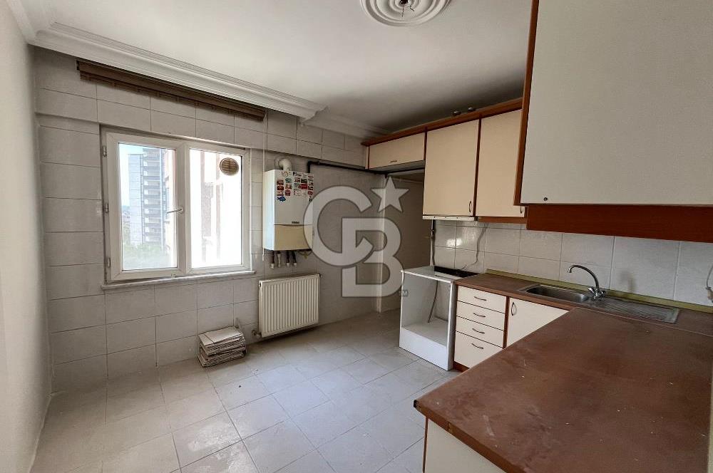 Kartal Esentepe Ünlüer sitesinde ara kat  kiralık daire