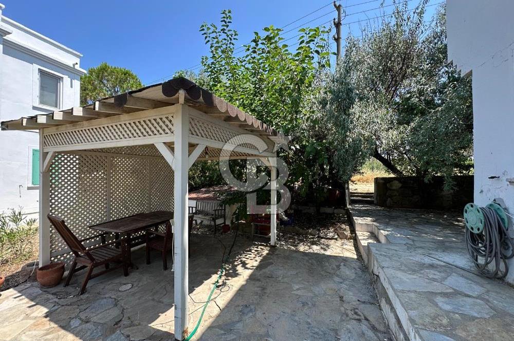 BOZCAADA SULUBAHÇE MEVKİİNDE GENİŞ BAHÇELİ SATILIK 2+1 YAZLIK