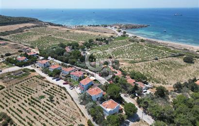BOZCAADA SULUBAHÇE MEVKİİNDE GENİŞ BAHÇELİ SATILIK 2+1 YAZLIK