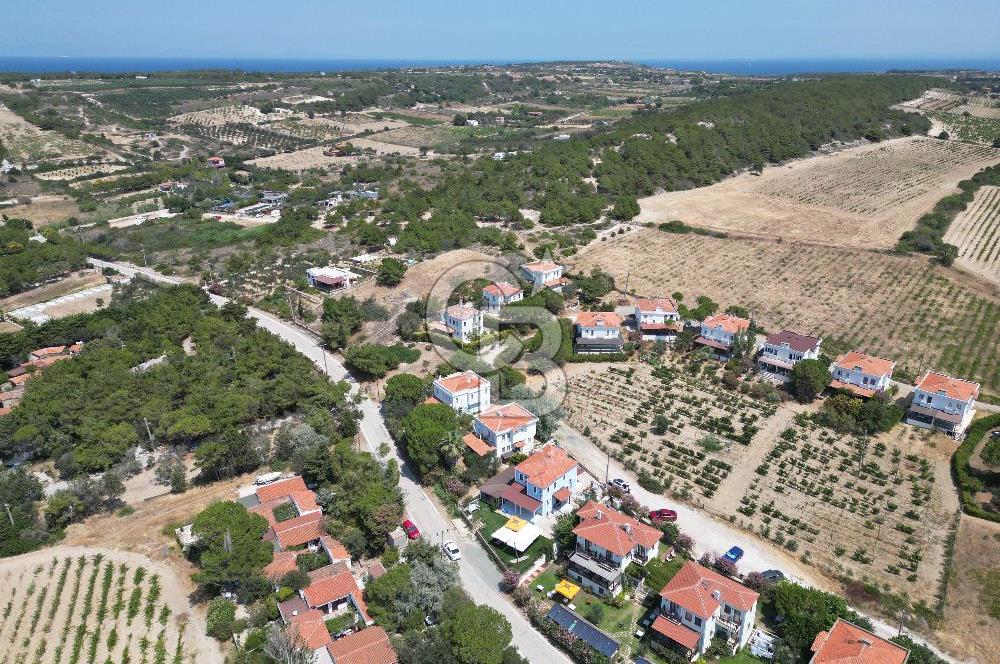 BOZCAADA SULUBAHÇE MEVKİİNDE GENİŞ BAHÇELİ SATILIK 2+1 YAZLIK