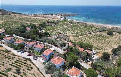 BOZCAADA SULUBAHÇE MEVKİİNDE GENİŞ BAHÇELİ SATILIK 2+1 YAZLIK
