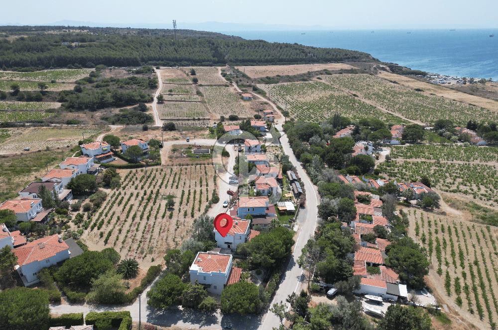 BOZCAADA SULUBAHÇE MEVKİİNDE GENİŞ BAHÇELİ SATILIK 2+1 YAZLIK