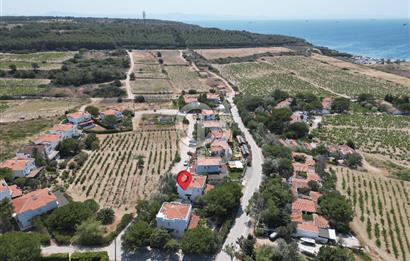 BOZCAADA SULUBAHÇE MEVKİİNDE GENİŞ BAHÇELİ SATILIK 2+1 YAZLIK