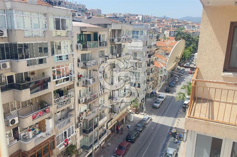 İZMİR MİTHATPAŞA CADDESİNDE DENİZ MANZARALI SATILIK YALI DAİRESİ