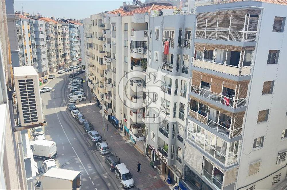 İZMİR MİTHATPAŞA CADDESİNDE DENİZ MANZARALI SATILIK YALI DAİRESİ