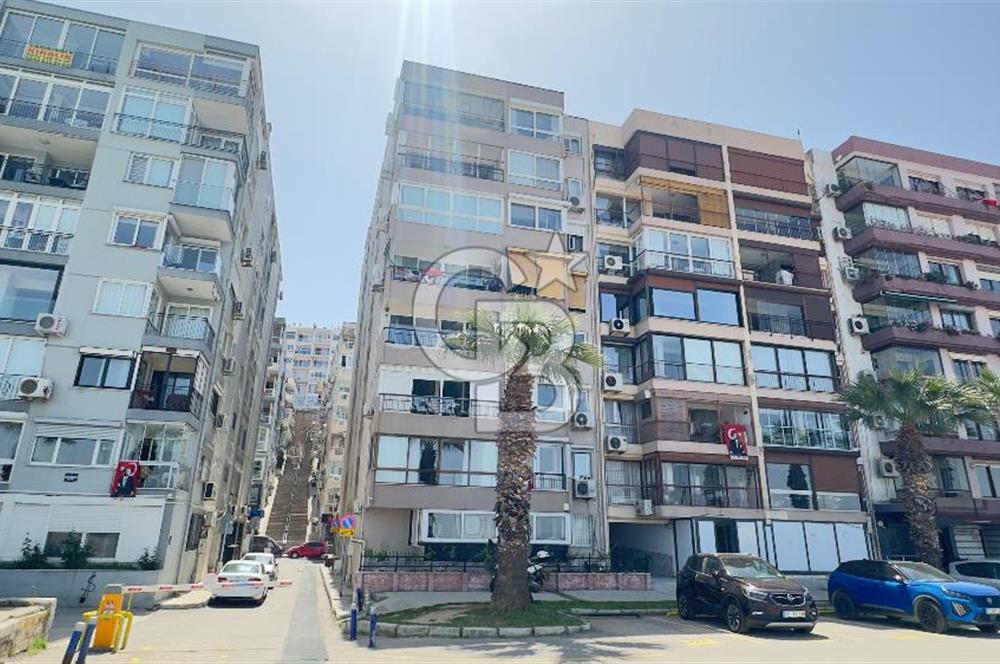 İZMİR MİTHATPAŞA CADDESİNDE DENİZ MANZARALI SATILIK YALI DAİRESİ