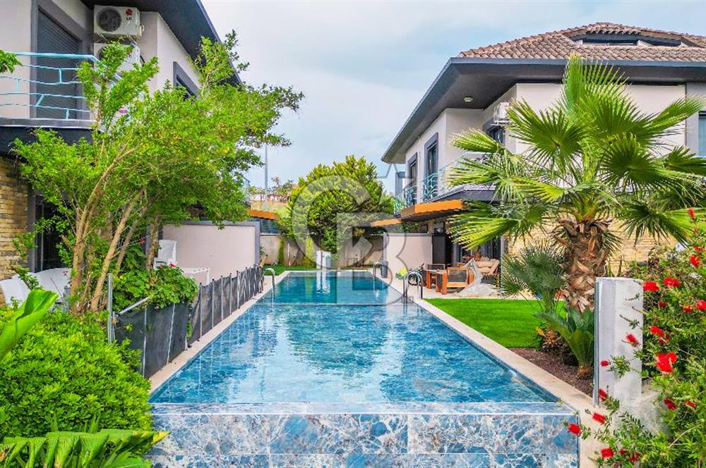 Güzelbahçe Kahramandere Mah. Mimarka Aura Sitesi Havuzlu Kiralık Villa