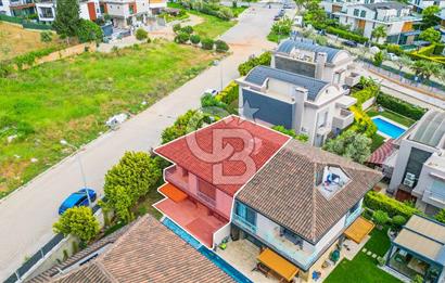 Güzelbahçe Kahramandere Mah. Mimarka Aura Sitesi Havuzlu Kiralık Villa