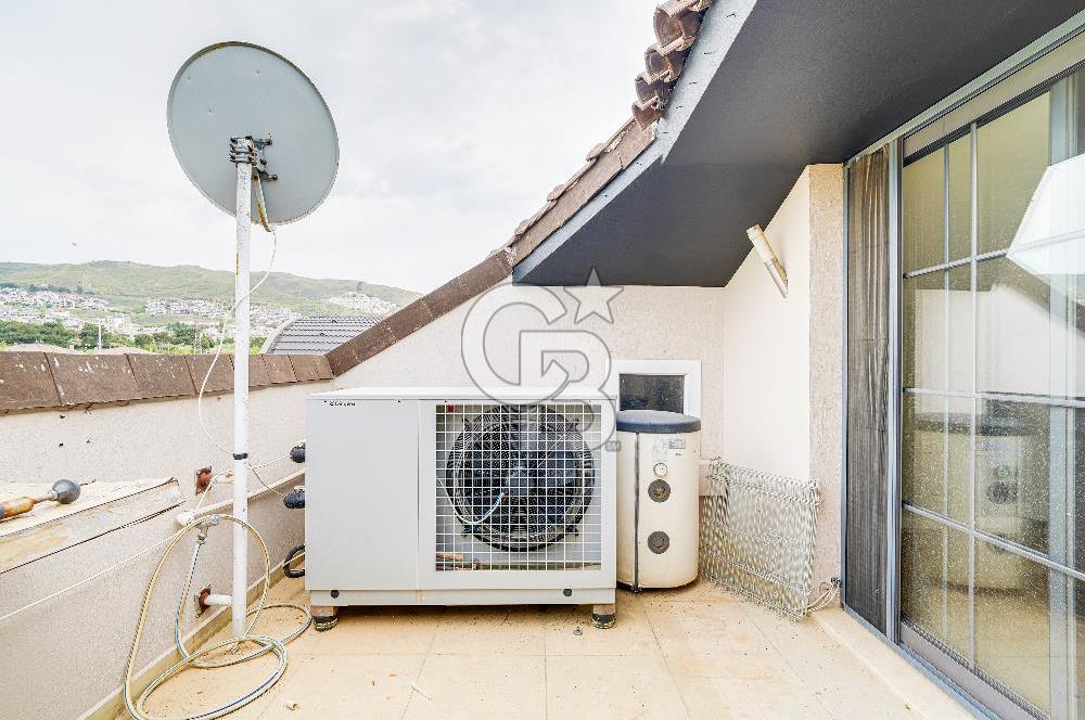 Güzelbahçe Kahramandere Mah. Mimarka Aura Sitesi Havuzlu Kiralık Villa