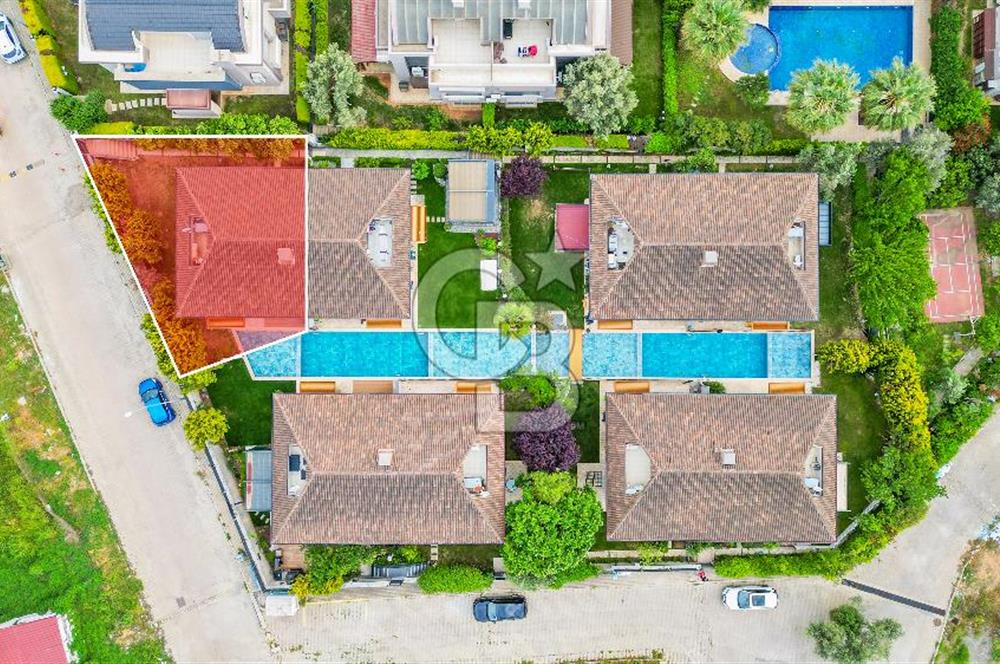 Güzelbahçe Kahramandere Mah. Mimarka Aura Sitesi Havuzlu Kiralık Villa